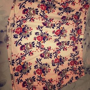 Skirt with a floral print